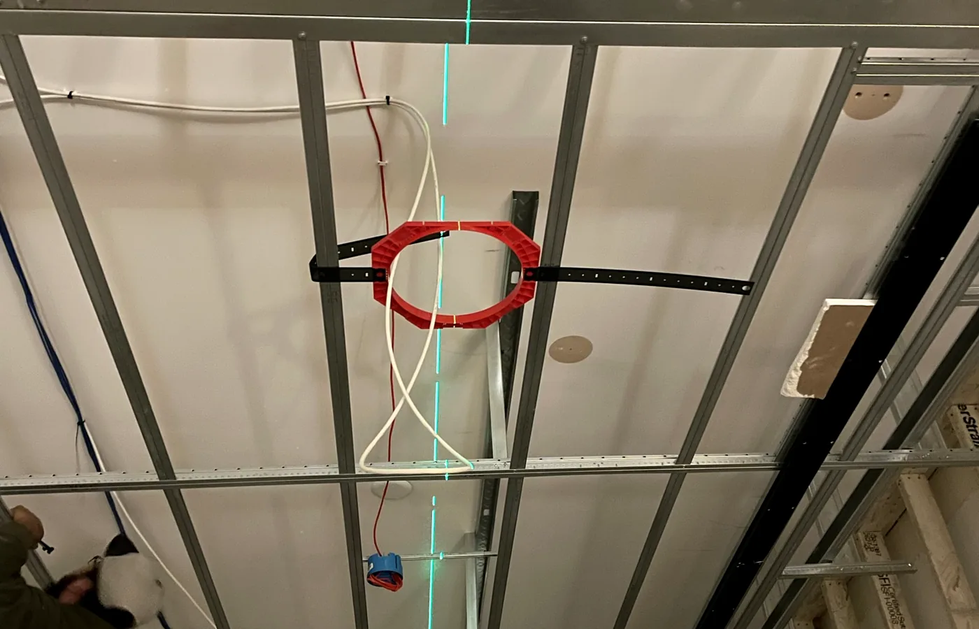 Setting out the ceiling with a laser during first fix