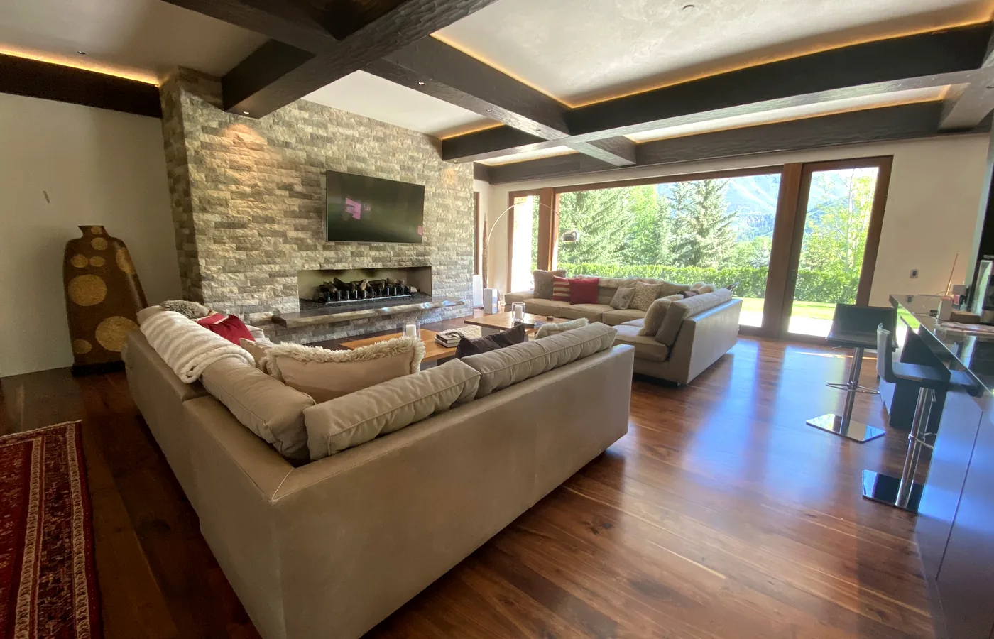 Living space — distributed audio, shading and lighting on one system